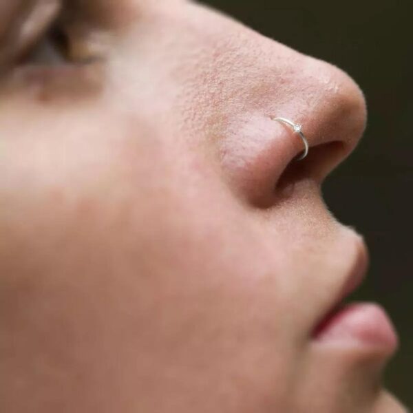Celestial Harmony Thin 18K Gold Diamond Nose Ring - Imagem 5